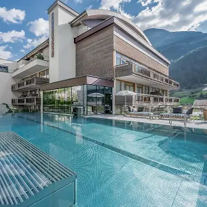 Hotel Bergland Design- Und Wellnesshotel